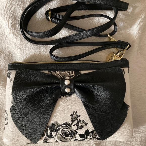 SOLD - Betsey Johnson White & Black Floral Crossbody Bag - Picture 4 of 5
